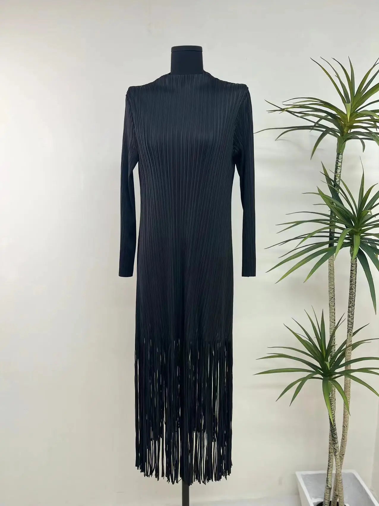 Women's Dress  New Pleated Tight Elastic Mid Length Elegant Casual Commuter Dress Maxi Dresses Long Sleeved Dress