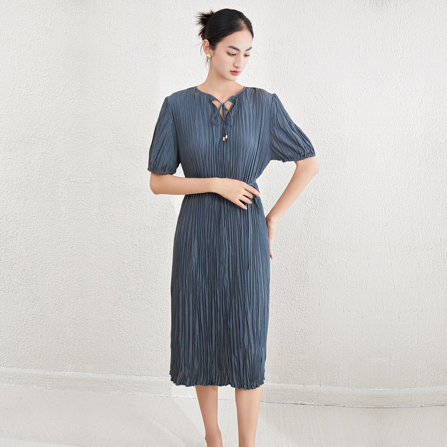 Dresses for women with a sense of niche design. Lace up waist with bubble sleeves for long dresses